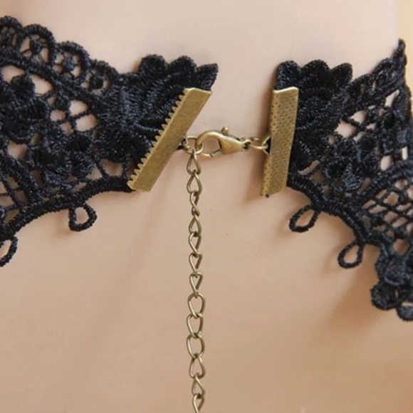 Vintage Lace Necklace & Pendant - Picture 5 of 6